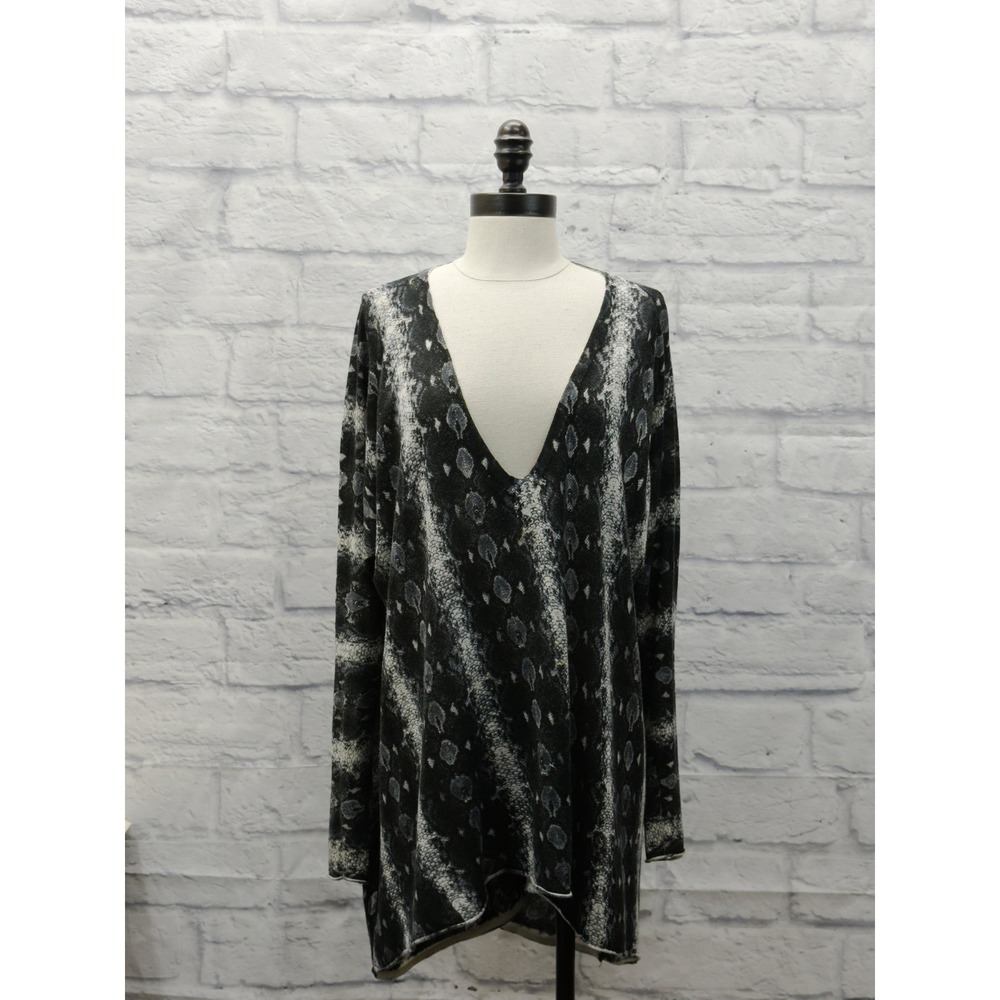 Central Park West Tunic Sweater Womens L Black White Snakeskin Print